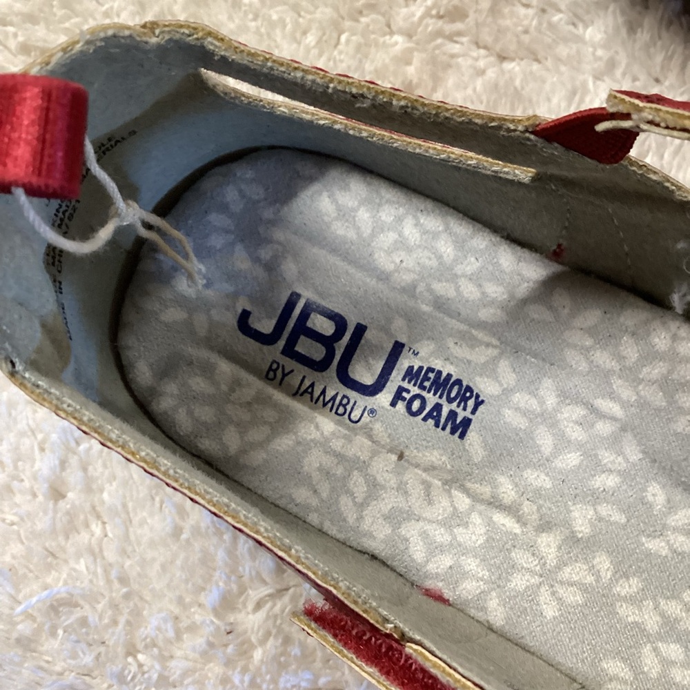 JBU Women's Red Cutout Flats NWOT Mary Jane Style - Picture 3 of 7